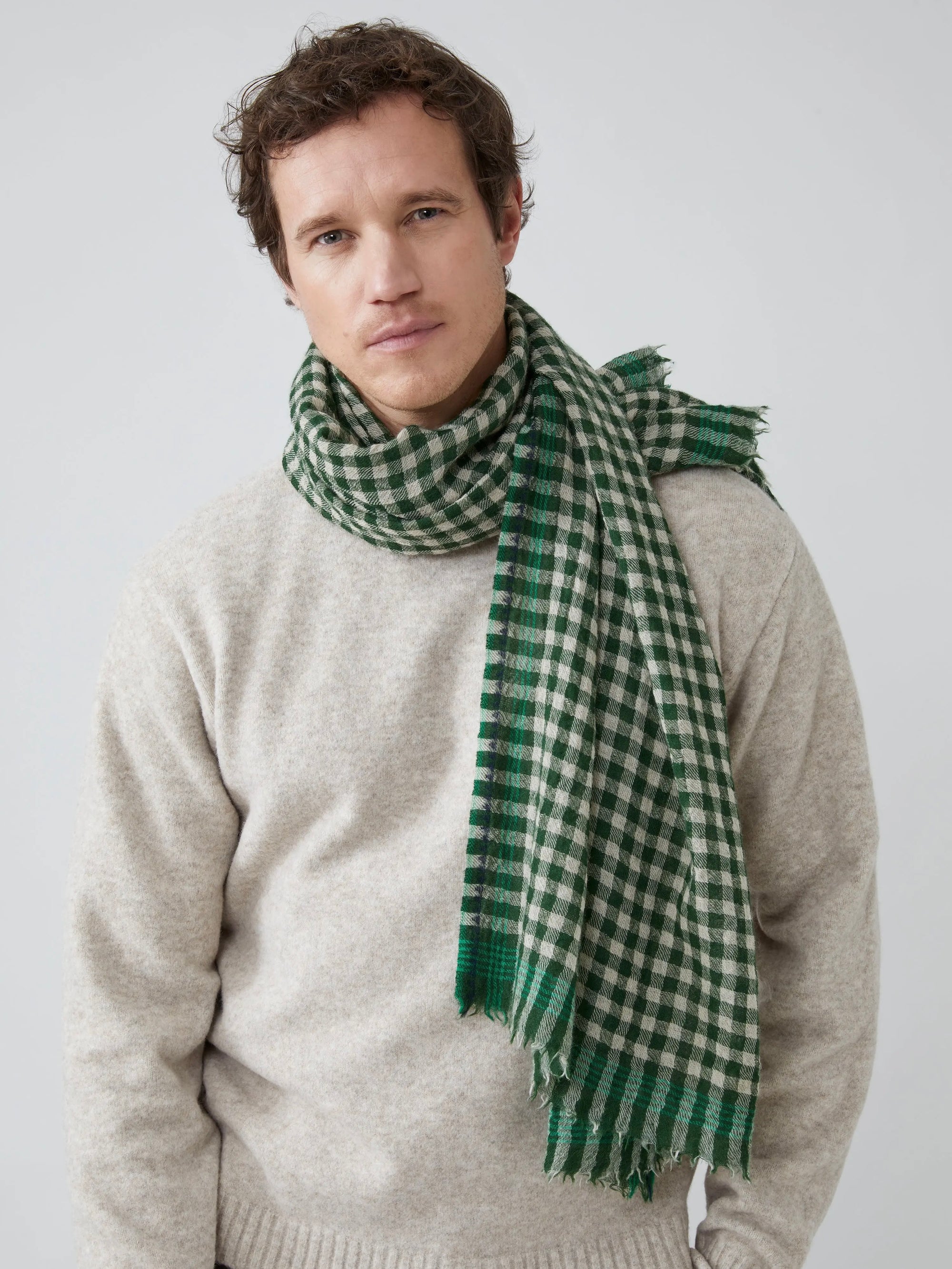 Scarf no. 693 in British Green
