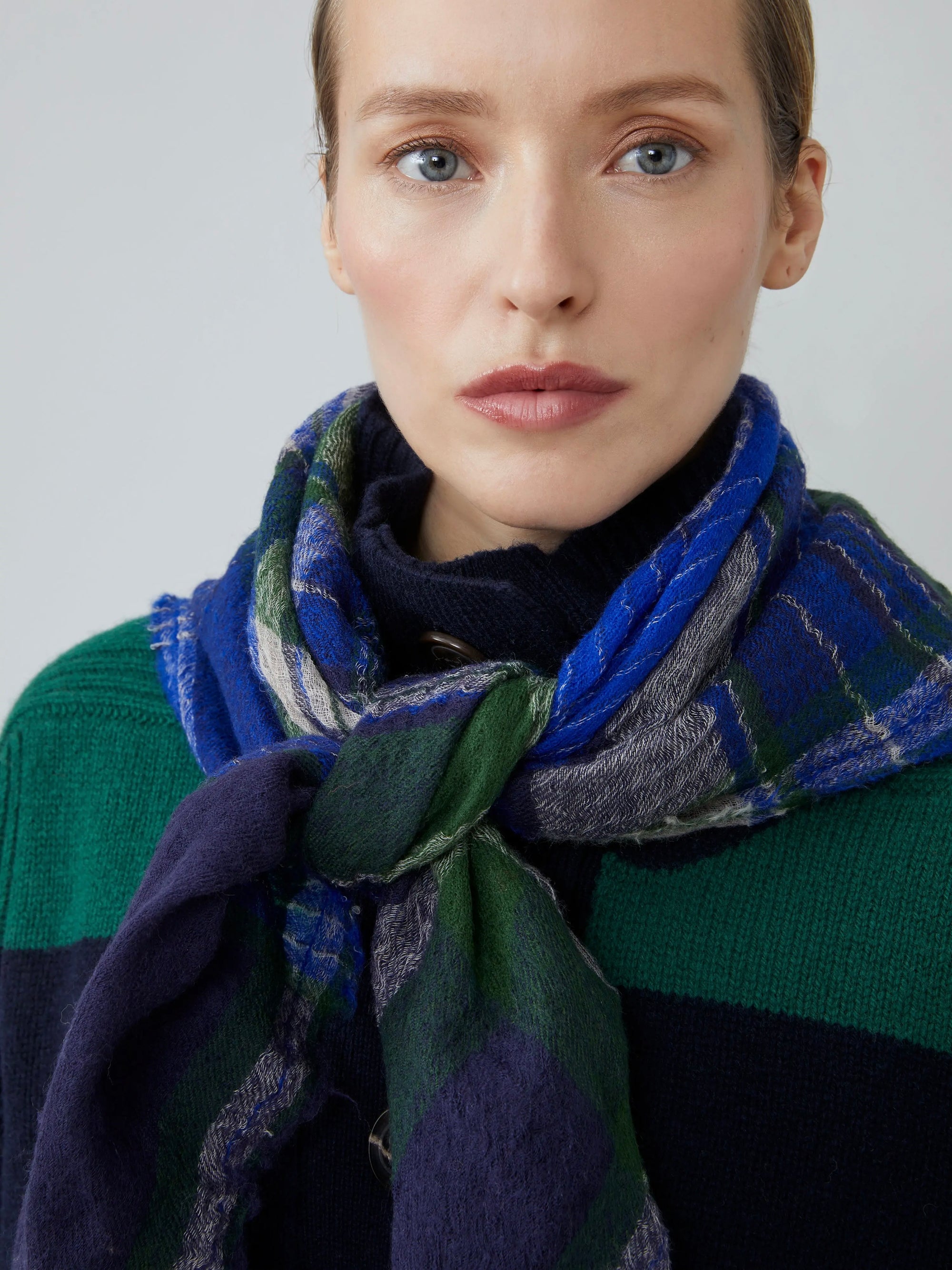 Scarf no. 752 in Royal Blue
