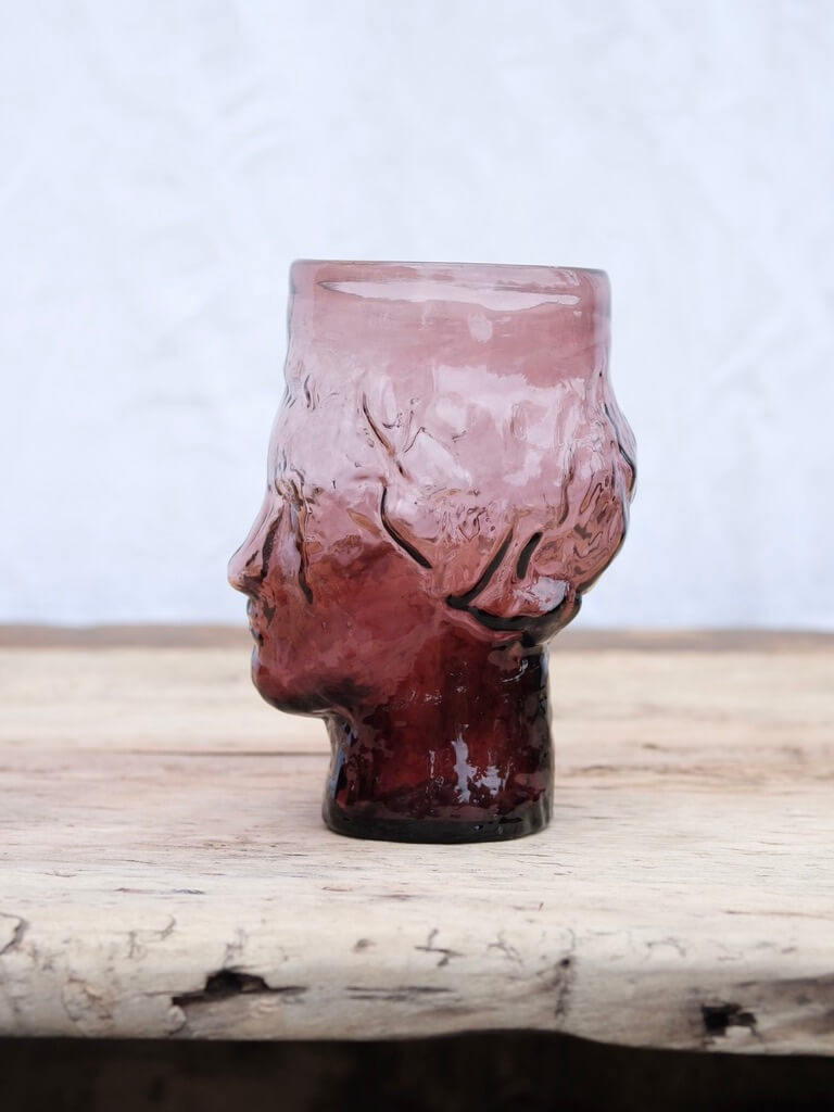 Roma Vase in Raspberry by La Soufflerie