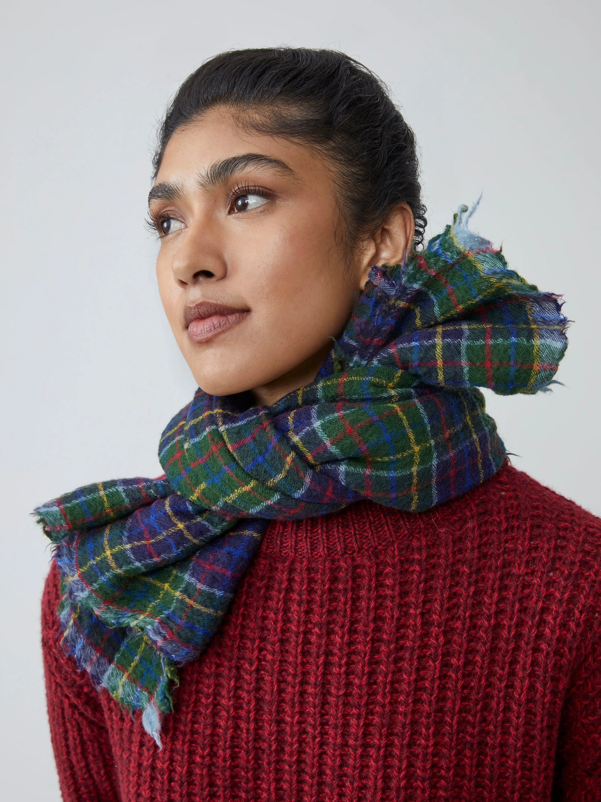 Scarf no. 799 in British Green