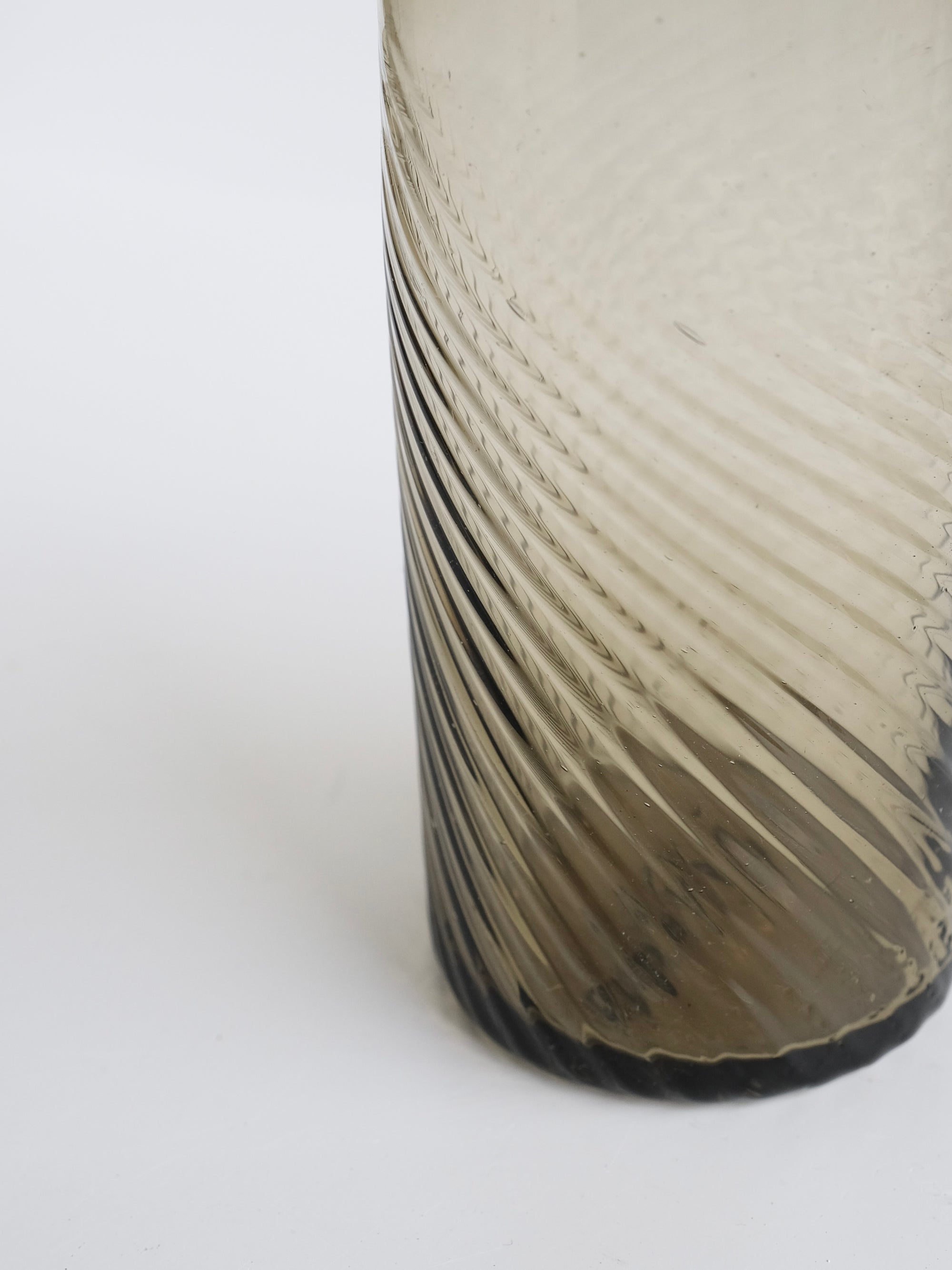 Ice Tea Glass in Smoke by La Soufflerie