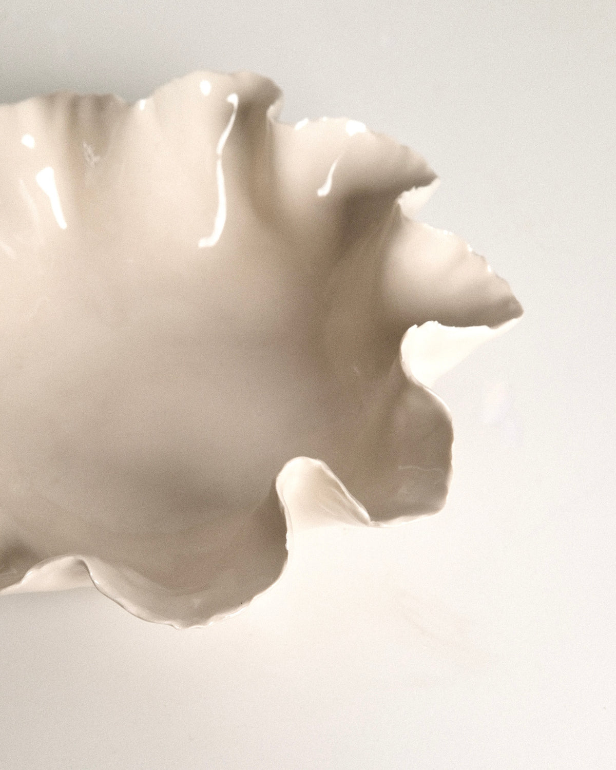 Medium Ruffle Bowl in Cream