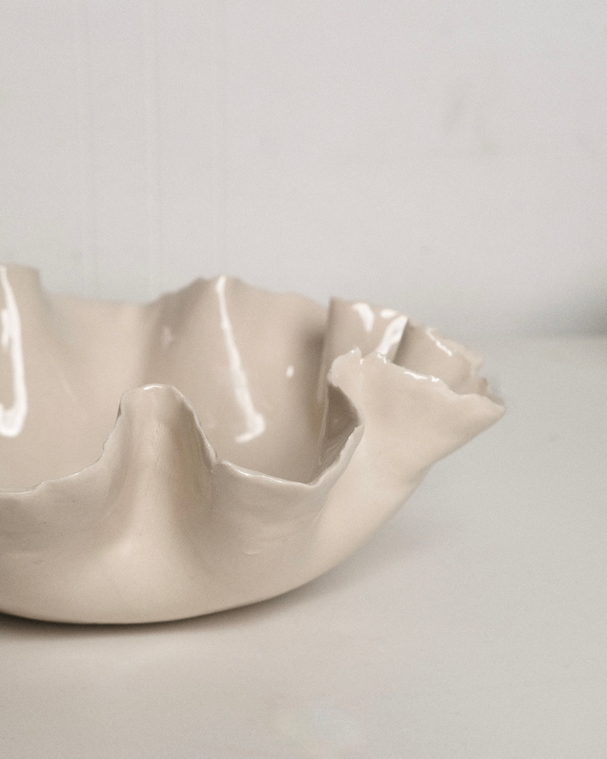 Medium Ruffle Bowl in Cream