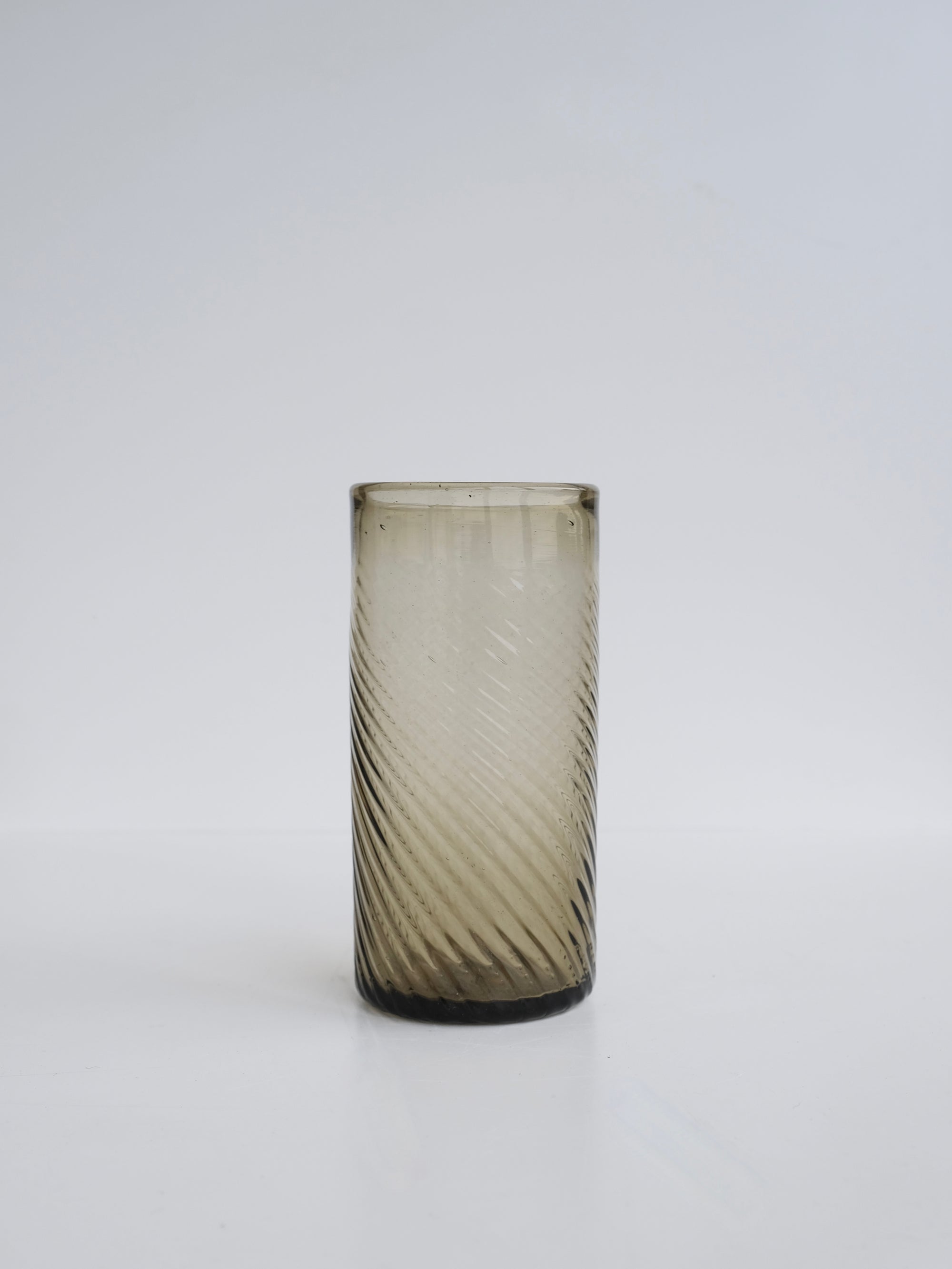 Ice Tea Glass in Smoke by La Soufflerie