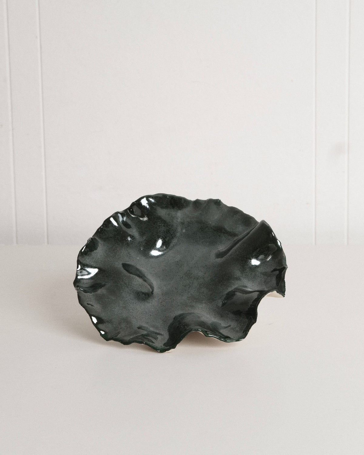 Small Ruffle Plate in Metallic Green
