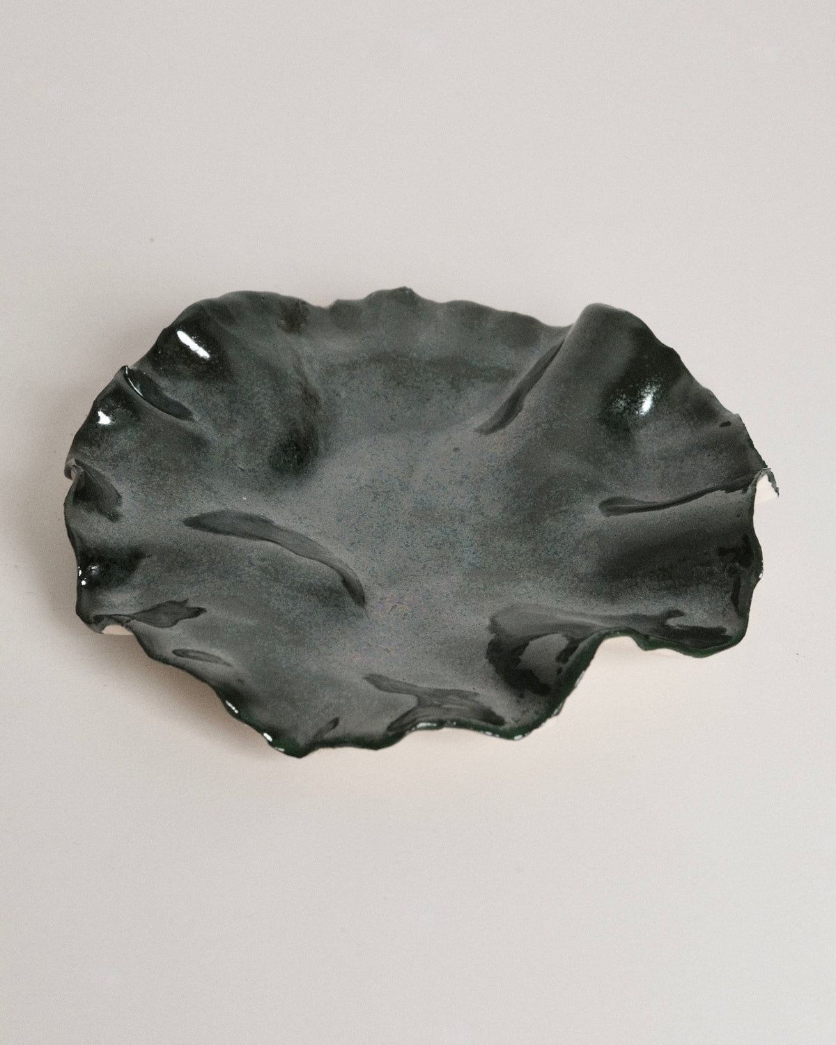 Small Ruffle Plate in Metallic Green